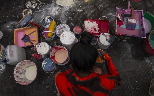 Preparación del mural dedicado a Pamela Gallardo Volante, desaparecida desde 2017, en la ciudad de México - Sputnik Mundo