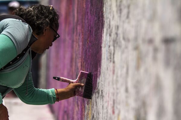 Los rostros de desaparecidos toman los muros de Ciudad de México (fotos) - Sputnik Mundo