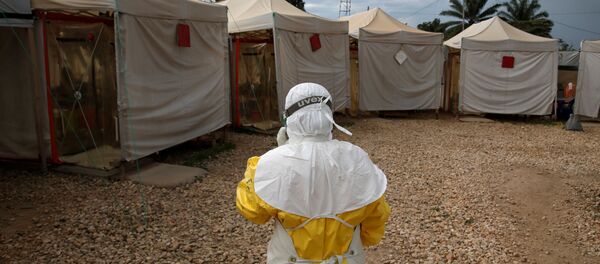 Un especialista lucha contra el ébola en África (archivo) - Sputnik Mundo