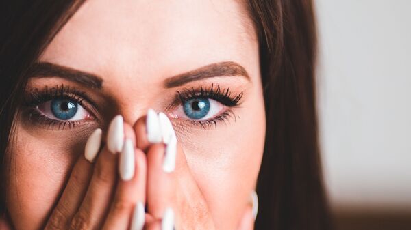 Mujer de ojos azules (imagen referencial) - Sputnik Mundo