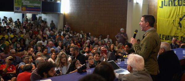 Glenn Greenwald, peridista estadounidense, en un acto en Río de Janeiro, Brasil - Sputnik Mundo