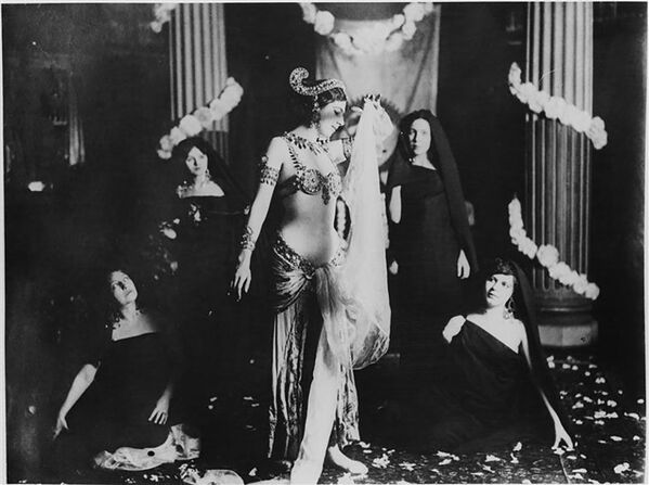 La enigmática Mata Hari, ¿bailarina, cortesana o doble agente? - Sputnik Mundo