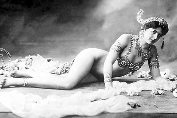 La enigmática Mata Hari, ¿bailarina, cortesana o doble agente? - Sputnik Mundo