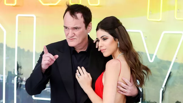 Quentin Tarantino y Daniella Pick en el estreno de 'Érase una vez en Hollywood' en Londres