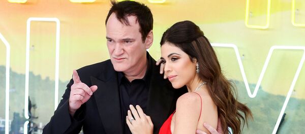 Quentin Tarantino y Daniella Pick en el estreno de 'Érase una vez en Hollywood' en Londres - Sputnik Mundo