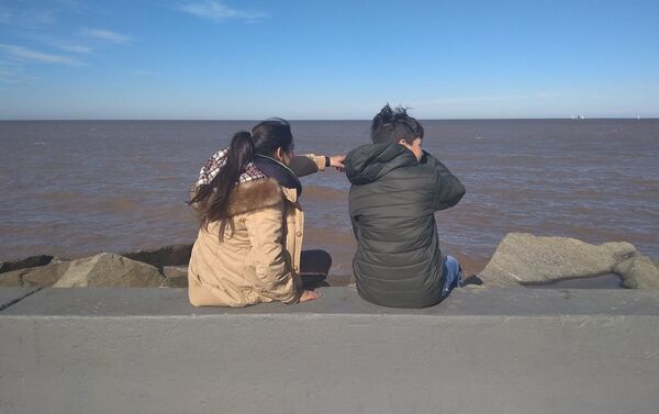 Participantes del taller Conociendo Montevideo en la rambla del Río de la Plata - Sputnik Mundo