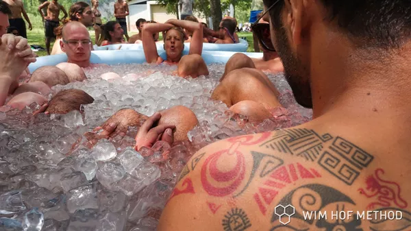 ¿Bañarse en una tonelada de hielo? ¡El 'Iceman' colombiano que consigue que abras tu mente! ¿Bañarse en una tonelada de hielo? ¡El 'Iceman' colombiano que consigue que abras tu mente! - Sputnik Mundo