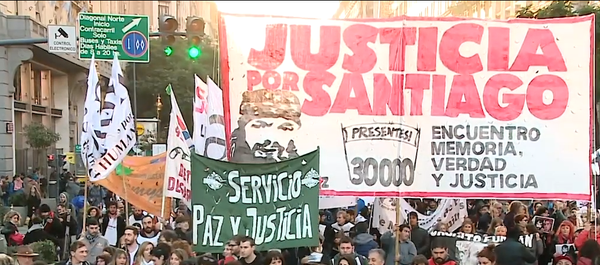 Justicia por Santiago: la marcha en Buenos Aires por la muerte del activista  - Sputnik Mundo