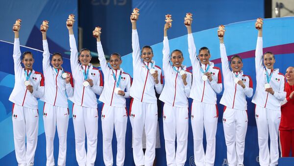 Equipo mexicano de nado sincronizado luego de ganar una medalla de plata en los Juegos Panamericanos de Lima 2019 Equipo mexicano de nado sincronizado luego de ganar una medalla de plata en los Juegos Panamericanos de Lima 2019 - Sputnik Mundo