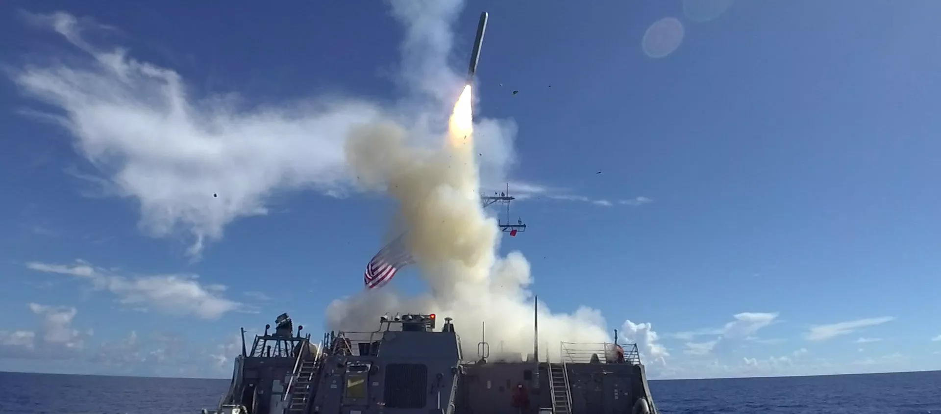 Lanzamiento de un misil estadounidense Tomahawk (imagen referencial) - Sputnik Mundo, 1920, 03.02.2021