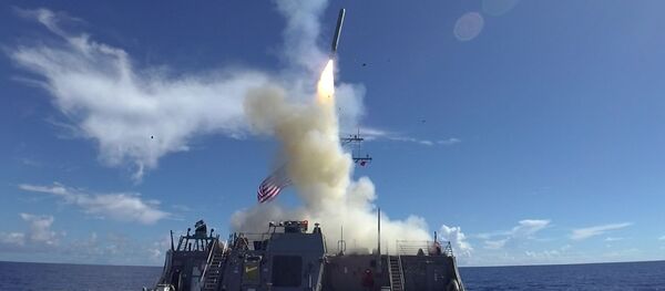 Lanzamiento de un misil estadounidense Tomahawk (imagen referencial) - Sputnik Mundo