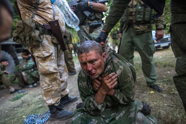 Украинский десантник, взятый в плен в ходе боя за город Шахтерск Украинский десантник, взятый в плен в ходе боя за город Шахтерск - Sputnik Mundo