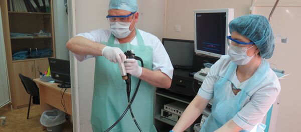 El trasplante de microbiota fecal a través de una colonoscopía El trasplante de microbiota fecal a través de una colonoscopía - Sputnik Mundo