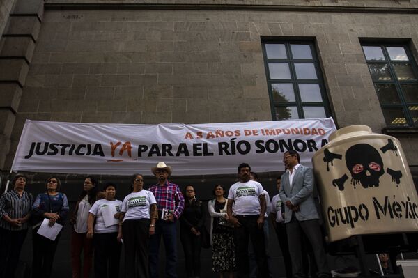 Reclaman justicia a cinco años del derrame tóxico que destruyó vidas en México - Sputnik Mundo