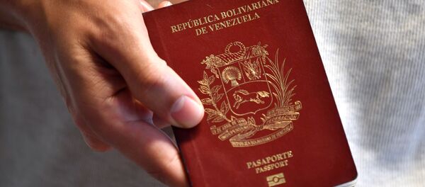 Un pasaporte venezolano (archivo) - Sputnik Mundo