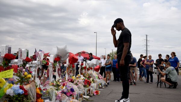 Homenaje a las victimas del tiroteo en El Paso, EEUU - Sputnik Mundo