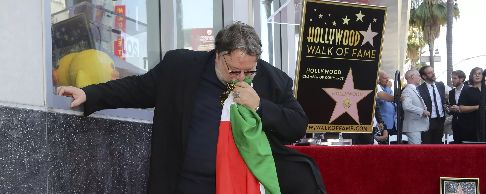 Guillermo del Toro alcanza las estrellas: el director mexicano llega al Paseo de la Fama Guillermo del Toro alcanza las estrellas: el director mexicano llega al Paseo de la Fama - Sputnik Mundo, 1920, 07.08.2019
