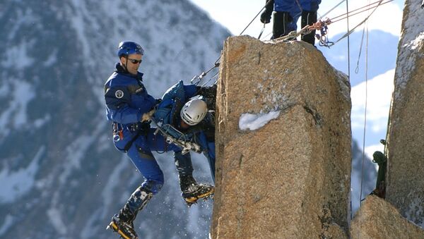 Quince escalofriantes fotos de escalada a las cimas más altas del planeta - Sputnik Mundo