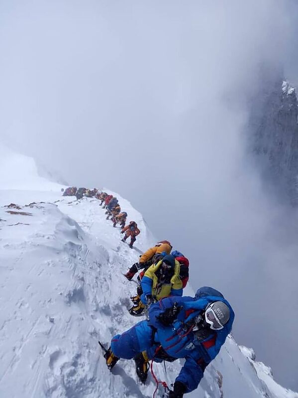 Quince escalofriantes fotos de escalada a las cimas más altas del planeta - Sputnik Mundo