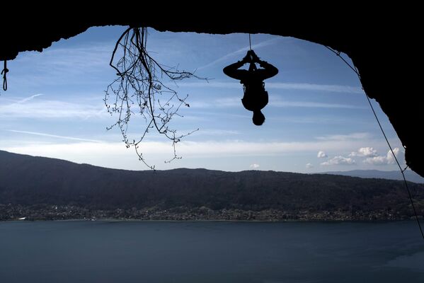 Quince escalofriantes fotos de escalada a las cimas más altas del planeta - Sputnik Mundo