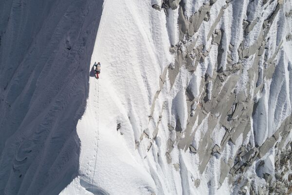 Quince escalofriantes fotos de escalada a las cimas más altas del planeta - Sputnik Mundo