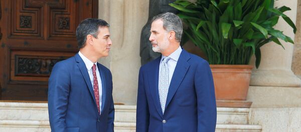 El presidente del Gobierno español en funciones, Pedro Sánchez y el rey de España, Felipe VI - Sputnik Mundo