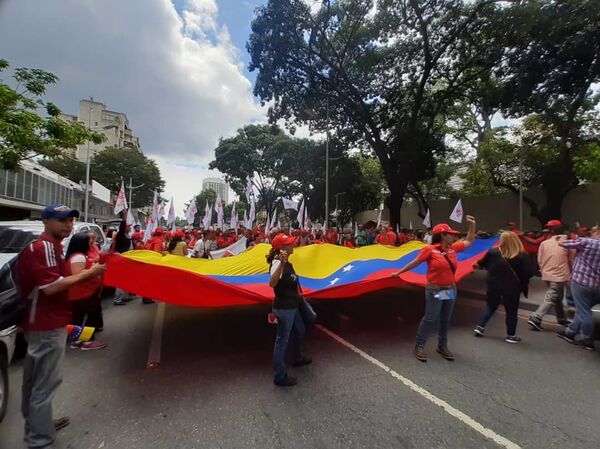 Seguidores del Gobierno venezolano marchan en rechazo a las sanciones de Trump - Sputnik Mundo