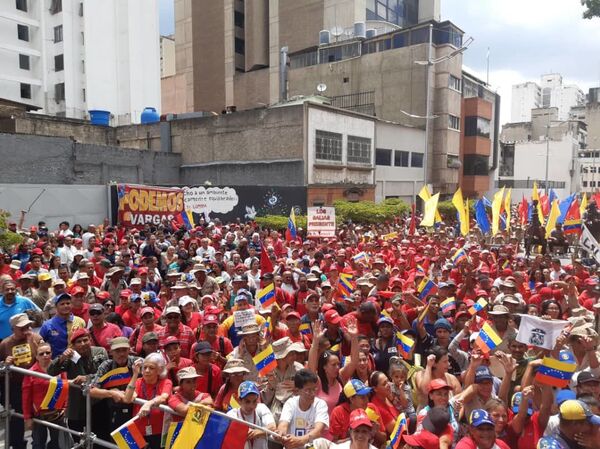 Seguidores del Gobierno venezolano marchan en rechazo a las sanciones de Trump - Sputnik Mundo