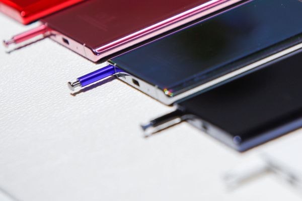 Телефоны Samsung Galaxy Note 10 на презентации в Барклайс-Центре в Бруклине, Нью-Йорк Телефоны Samsung Galaxy Note 10 на презентации в Барклайс-Центре в Бруклине, Нью-Йорк - Sputnik Mundo