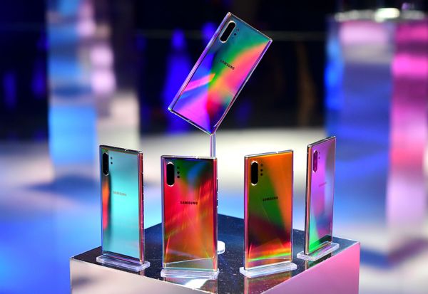 Телефоны Samsung Galaxy Note 10 на презентации в Барклайс-Центре в Бруклине, Нью-Йорк Телефоны Samsung Galaxy Note 10 на презентации в Барклайс-Центре в Бруклине, Нью-Йорк - Sputnik Mundo
