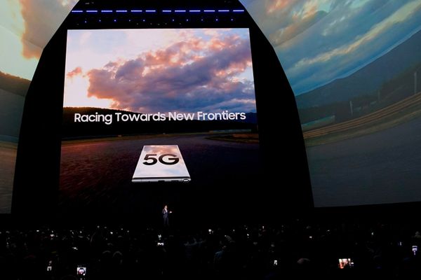Президент Samsung Electronics Донджин Кох выступает на презентации Samsung Galaxy Note 10 в Барклайс-Центре в Бруклине, Нью-Йорк Президент Samsung Electronics Донджин Кох выступает на презентации Samsung Galaxy Note 10 в Барклайс-Центре в Бруклине, Нью-Йорк - Sputnik Mundo