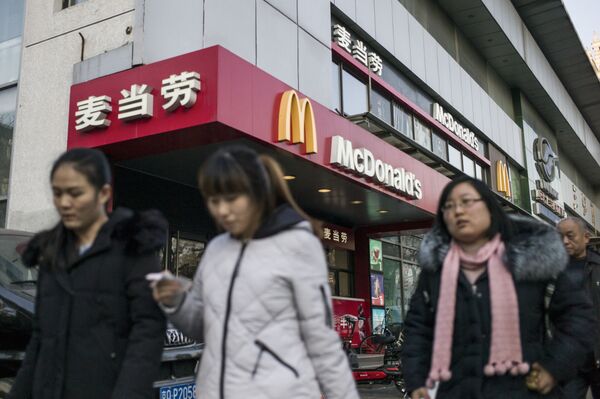 A McDonald's ya le viene bien la guerra comercial en China A McDonald's ya le viene bien la guerra comercial en China - Sputnik Mundo