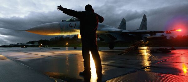 Caza Su-27 en un aeródromo en la región de Kaliningrado - Sputnik Mundo