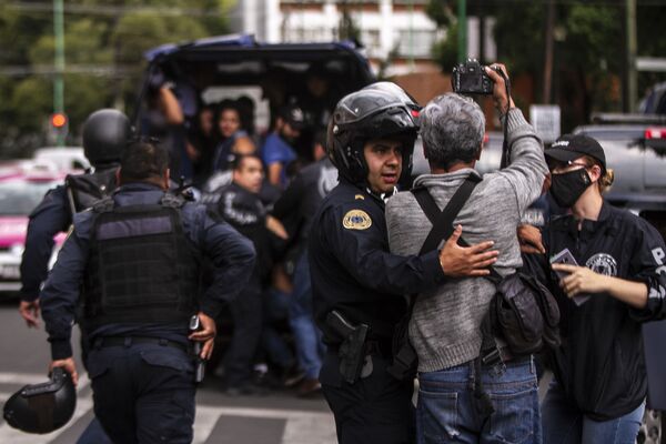 Adrenalina pura: la vida de un fotógrafo de nota roja en Ciudad de México (fotos) Adrenalina pura: la vida de un fotógrafo de nota roja en Ciudad de México (fotos) - Sputnik Mundo