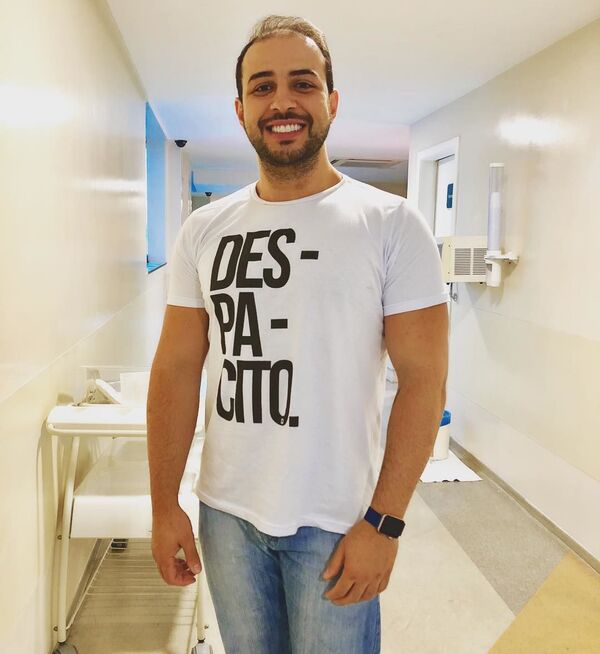 El 'Doctor Bailarín' que revoluciona la obstetricia al ritmo de los 'hits' del pop (vídeo) - Sputnik Mundo