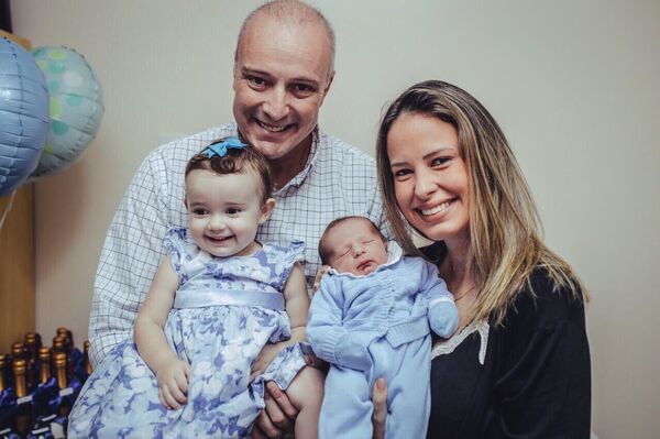 El 'Doctor Bailarín' que revoluciona la obstetricia al ritmo de los 'hits' del pop (vídeo) - Sputnik Mundo