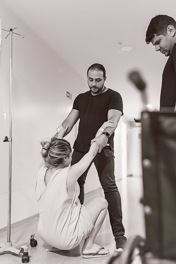 El 'Doctor Bailarín' que revoluciona la obstetricia al ritmo de los 'hits' del pop (vídeo) - Sputnik Mundo