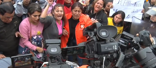 Los opositores y partidarios de Keiko Fujimori se echan a las calles de Perú Los opositores y partidarios de Keiko Fujimori se echan a las calles de Perú - Sputnik Mundo