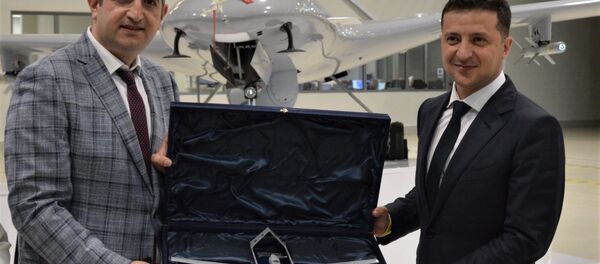 El presidente de Ucrania, Volodimir Zelensky, durante una visita a las instalaciones de Baykar - Sputnik Mundo