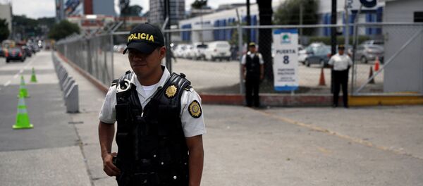Un policía guatemalteco - Sputnik Mundo