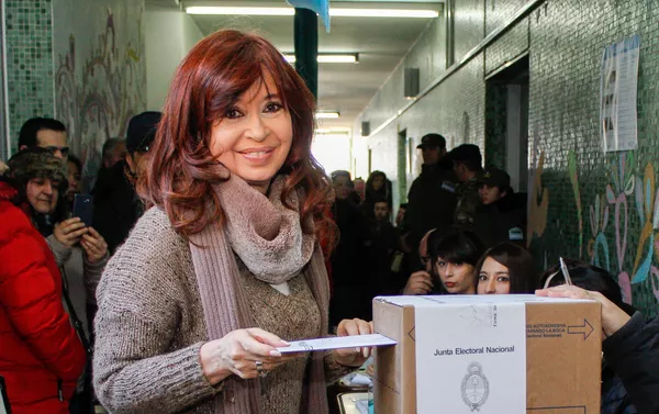 La expresidenta y actual senadora, Cristina Fernández de Kirchner, votando en las PASO La expresidenta y actual senadora, Cristina Fernández de Kirchner, votando en las PASO - Sputnik Mundo