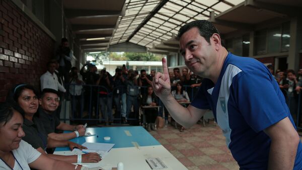 Jimmy Morales, presidente de Guatemala, votando a su sucesor  - Sputnik Mundo