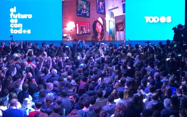 Celebración de la victoria en las elecciones primarias argentinas en el búnker del Frente de Todos Celebración de la victoria en las elecciones primarias argentinas en el búnker del Frente de Todos - Sputnik Mundo