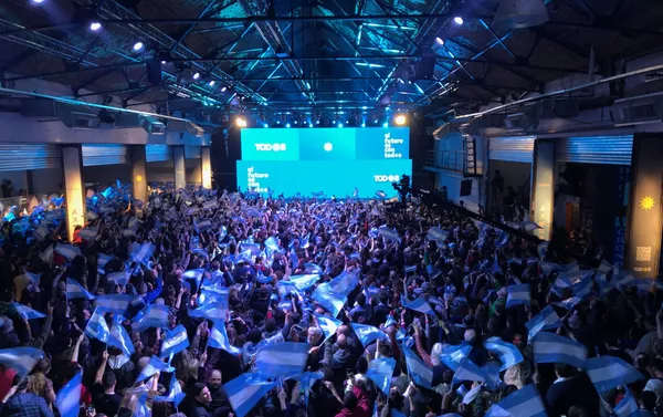 Celebración de la victoria en las elecciones primarias argentinas en el búnker del Frente de Todos Celebración de la victoria en las elecciones primarias argentinas en el búnker del Frente de Todos - Sputnik Mundo