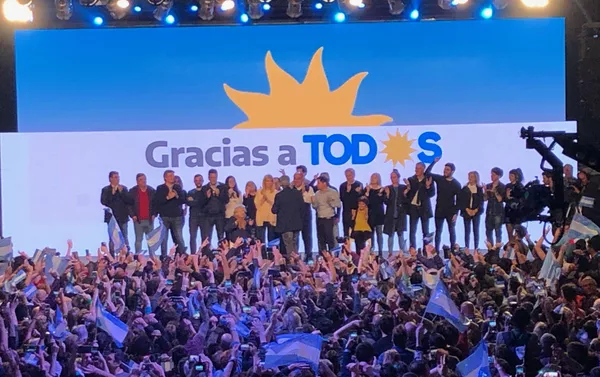 Celebración de la victoria en las elecciones primarias argentinas en el búnker del Frente de Todos Celebración de la victoria en las elecciones primarias argentinas en el búnker del Frente de Todos - Sputnik Mundo
