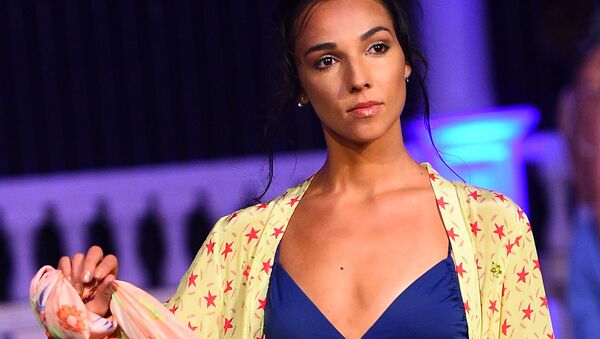 La moda que seduce: la magia de la playa en la Swim Week Colombo - Sputnik Mundo