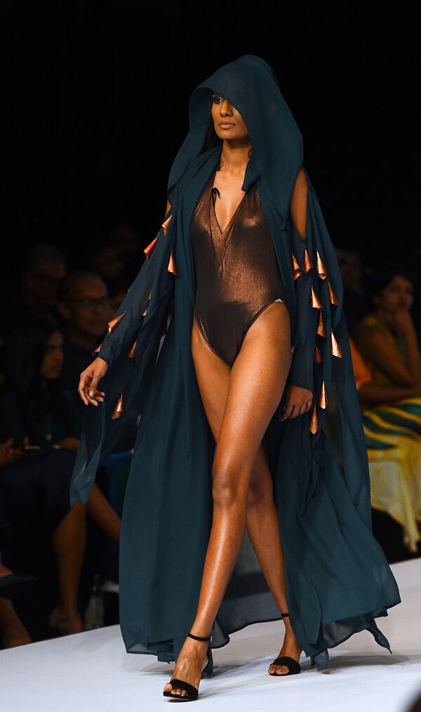 La moda que seduce: la magia de la playa en la Swim Week Colombo

 - Sputnik Mundo