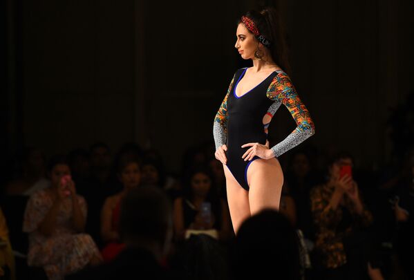 La moda que seduce: la magia de la playa en la Swim Week Colombo

 - Sputnik Mundo