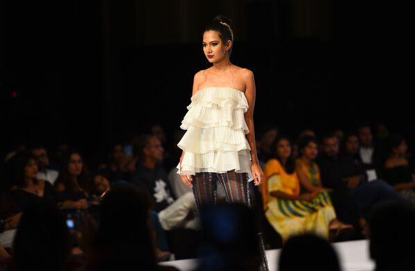 La moda que seduce: la magia de la playa en la Swim Week Colombo

 - Sputnik Mundo