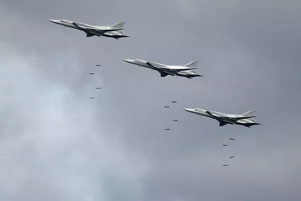 De los 'cazadores' a los 'matasubmarinos': así actúa la élite de la aviación rusa
De los 'cazadores' a los 'matasubmarinos': así actúa la élite de la aviación rusa
- Sputnik Mundo